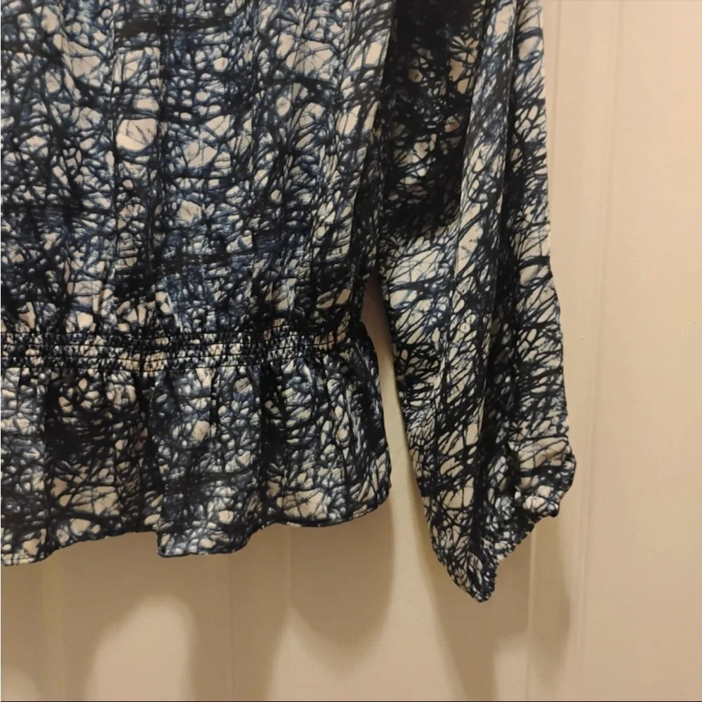 Michael Kors Long Sleeve Abstract Print Blue and White Blouse Size L